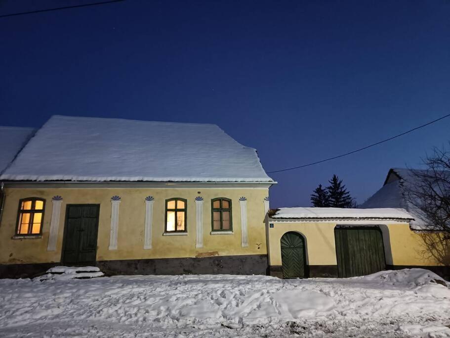 House By The Church - Entire House Crit المظهر الخارجي الصورة