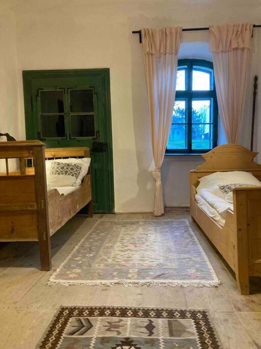 House By The Church - Entire House Crit المظهر الخارجي الصورة