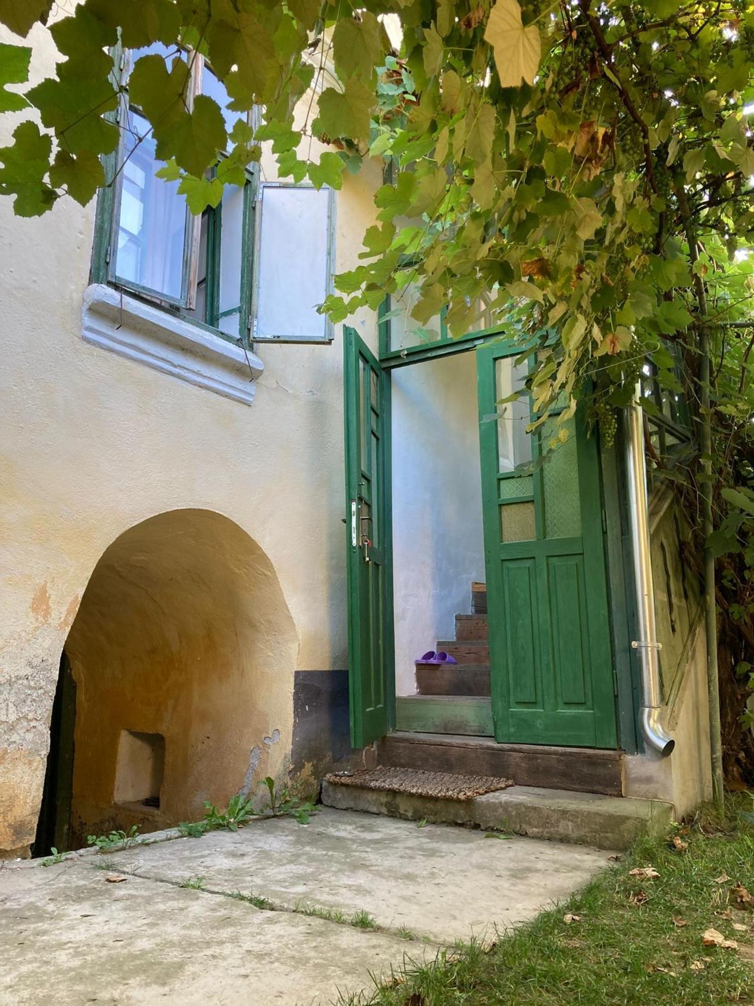 House By The Church - Entire House Crit المظهر الخارجي الصورة