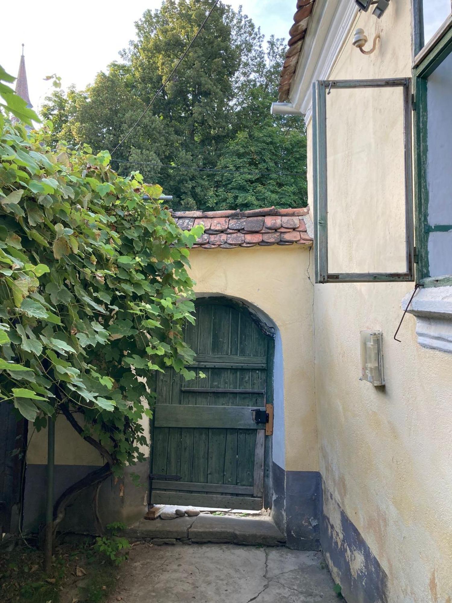House By The Church - Entire House Crit المظهر الخارجي الصورة